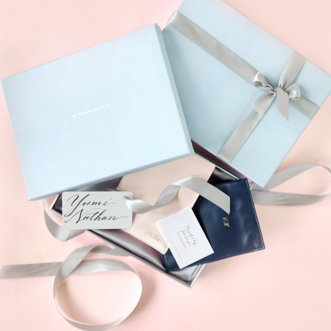 Goody Bag - Two of us 客制化护照夹孖宝 自带礼盒包装 - 护照夹/护照套 - 人造皮革 多色