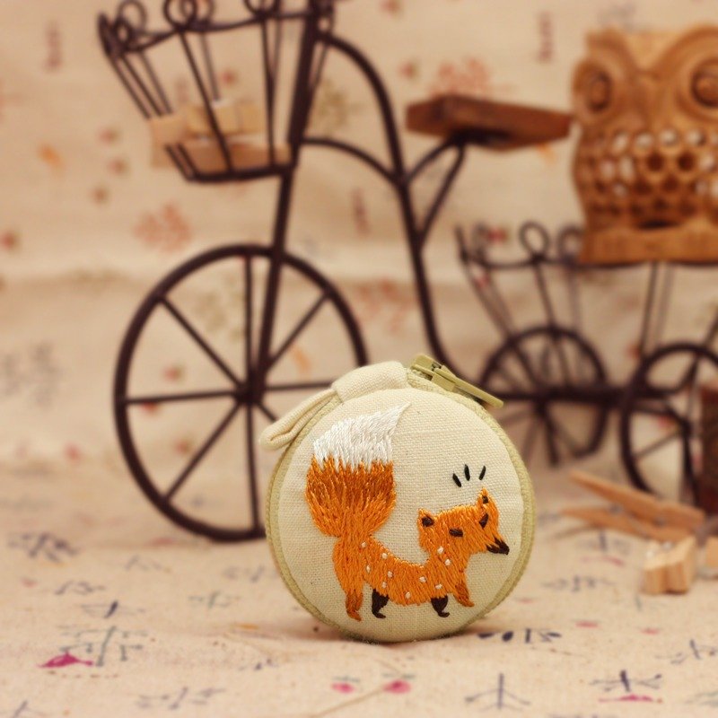 刺绣 ♥ 小狐狸 ♥ 马卡龙零钱包 吊饰 钥匙圈 手作 婚礼小物 - 零钱包 - 棉．麻 橘色