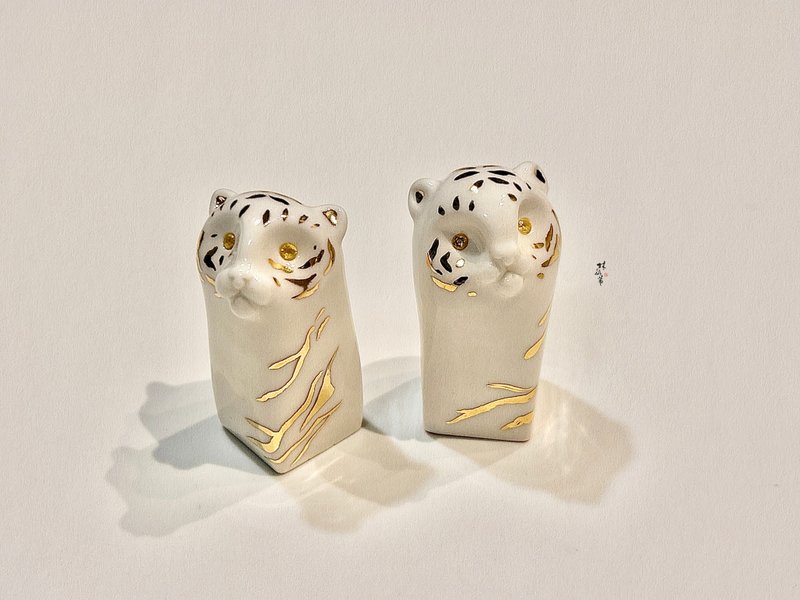 林函苇艺术白瓷印章个人章-金虎爷 镶嵌彩色宝石.描金 - 印章/印台 - 瓷 白色