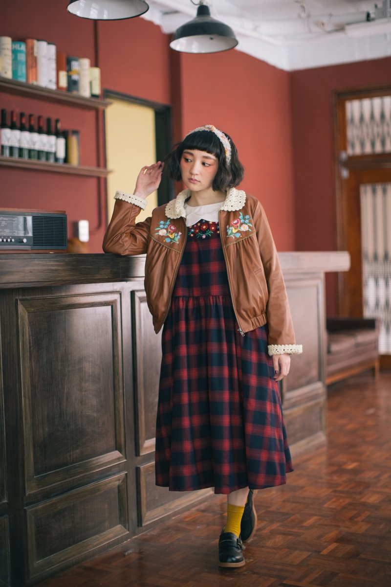 :EMPHASIZE两侧扣子毛料背心裙 - 刺绣红格 - 洋装/连衣裙 - 其他材质 红色