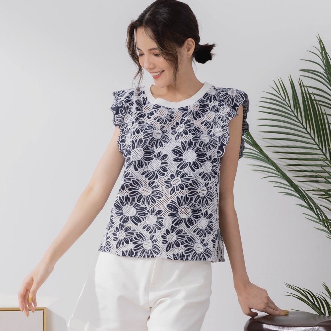 【MEDUSA】MIT 向日葵蕾丝烧花扩肩上衣 (M-XL) | 女装 上衣 背心 - 女装上衣 - 棉．麻 蓝色