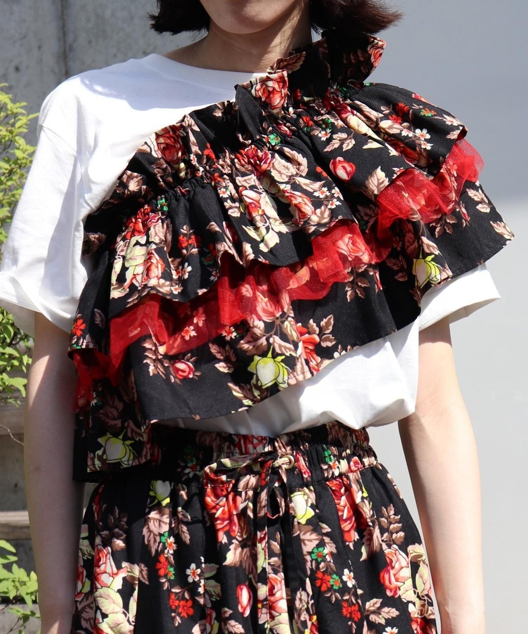 蓬松荷叶边多穿法细肩带抹胸上衣 152/BED OF ROSES - 女装上衣 - 聚酯纤维 黑色