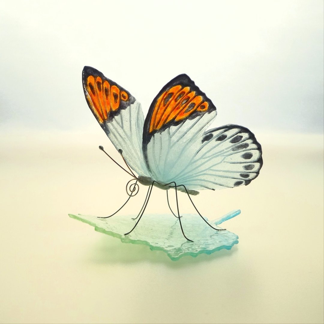 Glass butterfly Tsumabeni on leaf - 摆饰 - 玻璃 橘色