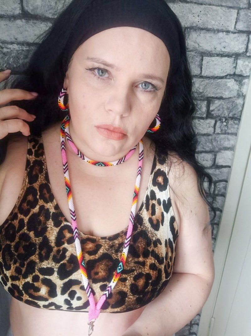 粉红本土风格串珠首饰套装，包括挂绳、圈形耳环和颈链 - 挂绳/吊绳 - 玻璃 