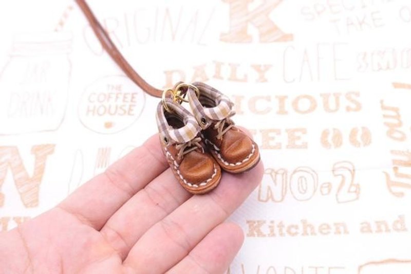 Small leather boots necklace with chocolate lining - 项链 - 真皮 咖啡色