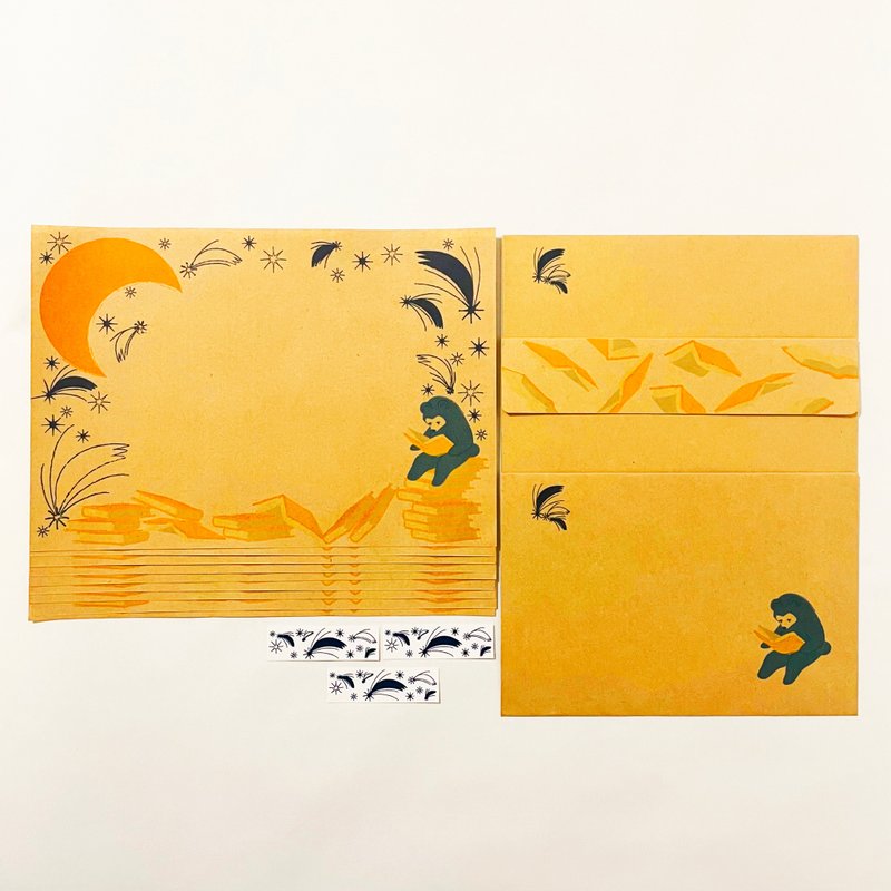 夜晚读书会 织女星 信纸组 熊 书 绘本 月 弯月 星 阅读 信纸 信封 贴纸 手写 信 动物 流れ星 - 信封/信纸 - 纸 咖啡色