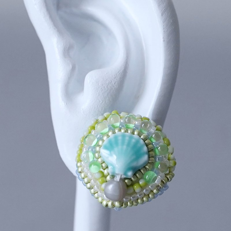 喋喋不休的耳针 12 绿色 贝壳 彩色 大尺寸 医疗级不锈钢耳针 独一无二 珠饰刺绣 - 耳环/耳夹 - 玻璃 绿色