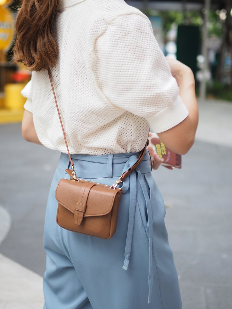 Khloe (Oak brown): Micro bag, Short wallet, Crossbody bag, Cow Leather wallet - 皮夹/钱包 - 真皮 咖啡色
