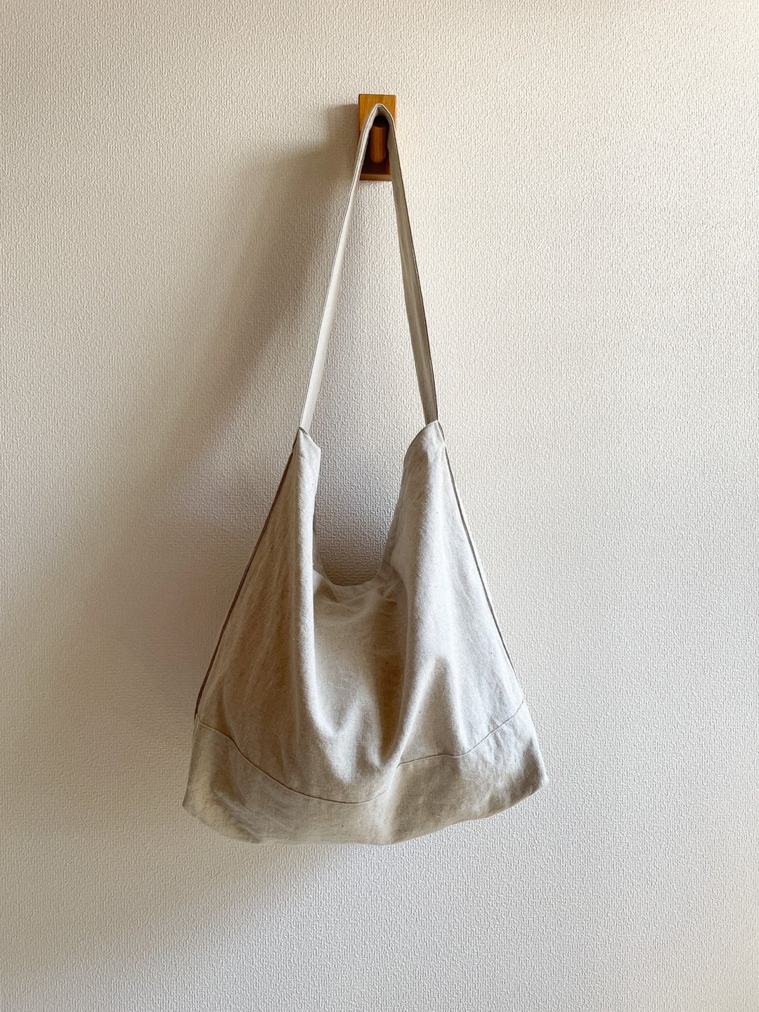 日本制 柔软亚麻棉加大托特包 附侧宽 口袋 升级再造品 - 侧背包/斜挎包 - 棉 白色