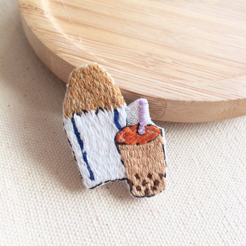 手作刺绣＊经典台湾小吃-珍珠奶茶与鸡排别针 - 胸针 - 绣线 橘色