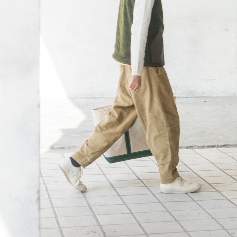 秋冬的衣柜留给灯芯绒 粗坑索带宽松锥形九分裤 corduroy pants - 男士长裤 - 棉 卡其色