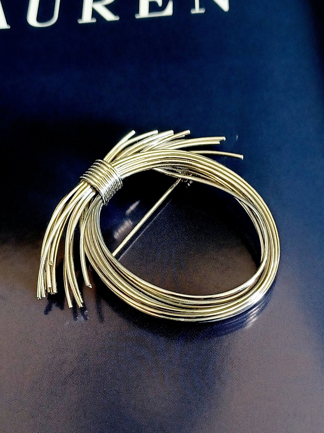 vintage jewelry  典雅立体金属丝花环 胸针 别针 - 胸针 - 其他金属 