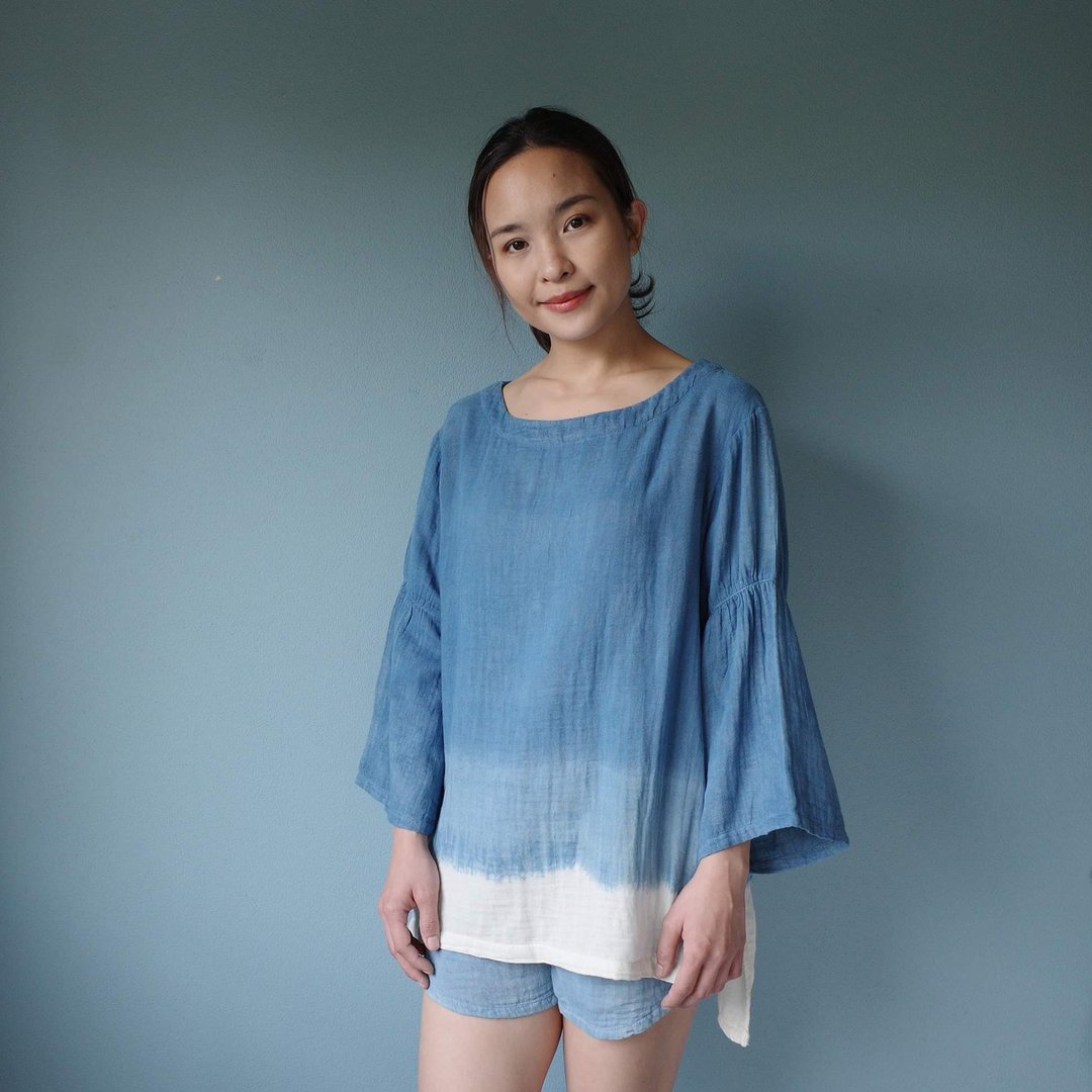 Relax blouse~indigo shade / round-neck / natural dye double soft cotton - 女装上衣 - 棉 蓝色