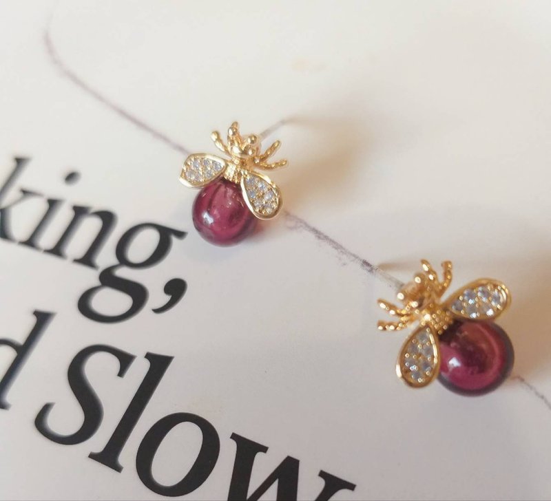 【低调雅典】Honey Bee 手工琉璃 香氛 精油 耳环  轻珠宝 - 耳环/耳夹 - 琉璃 紫色