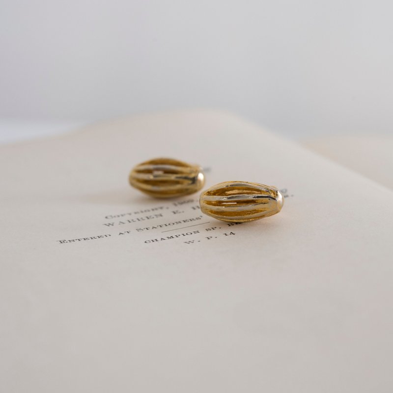 Vintage 早期钮扣手工耳环 - 可可果实 - 耳环/耳夹 - 其他金属 金色