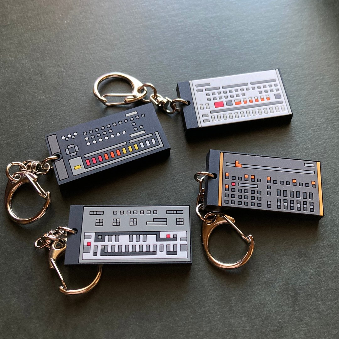 Keychain Rhythm Machine Rubber Keychain 4 Types Assorted 4 Piece Set - 钥匙链/钥匙包 - 其他材质 黑色