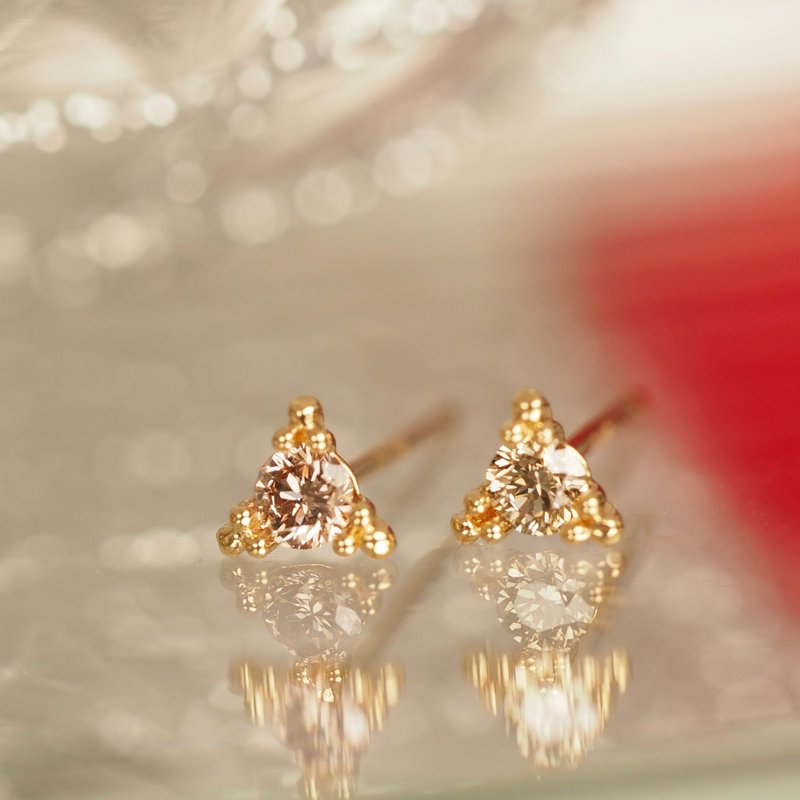 18K金棕色钻石三棱耳环 18K Gold Brown Diamond Trine Earrings - 耳环/耳夹 - 贵金属 