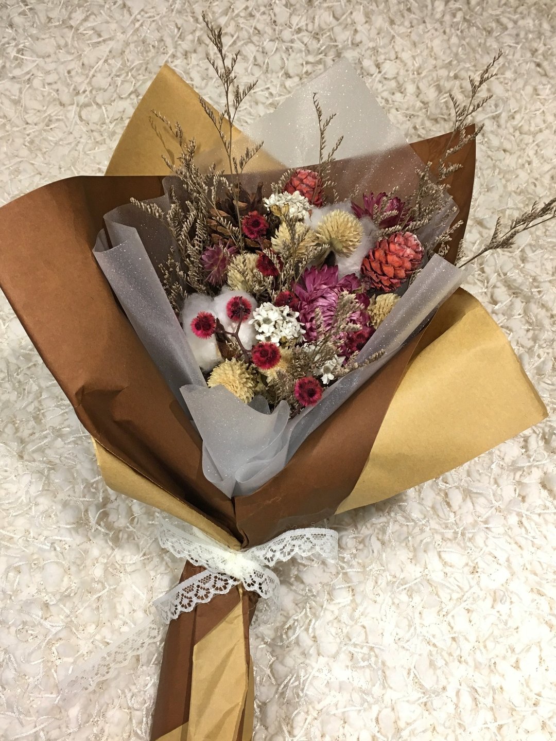 【Hydrangea Studio】圣诞红与白的交会 手作干燥花捧花 花束 婚纱 拍照 造型 交换礼物 - 植栽/盆栽 - 植物．花 