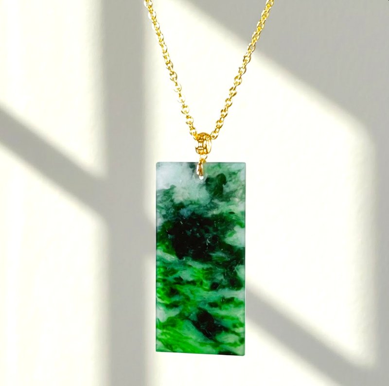 冰种辣绿花青翡翠无事牌项链 18K 坠头 | 天然缅甸 A 货翡翠 | 送礼 - 项链 - 玉石 绿色