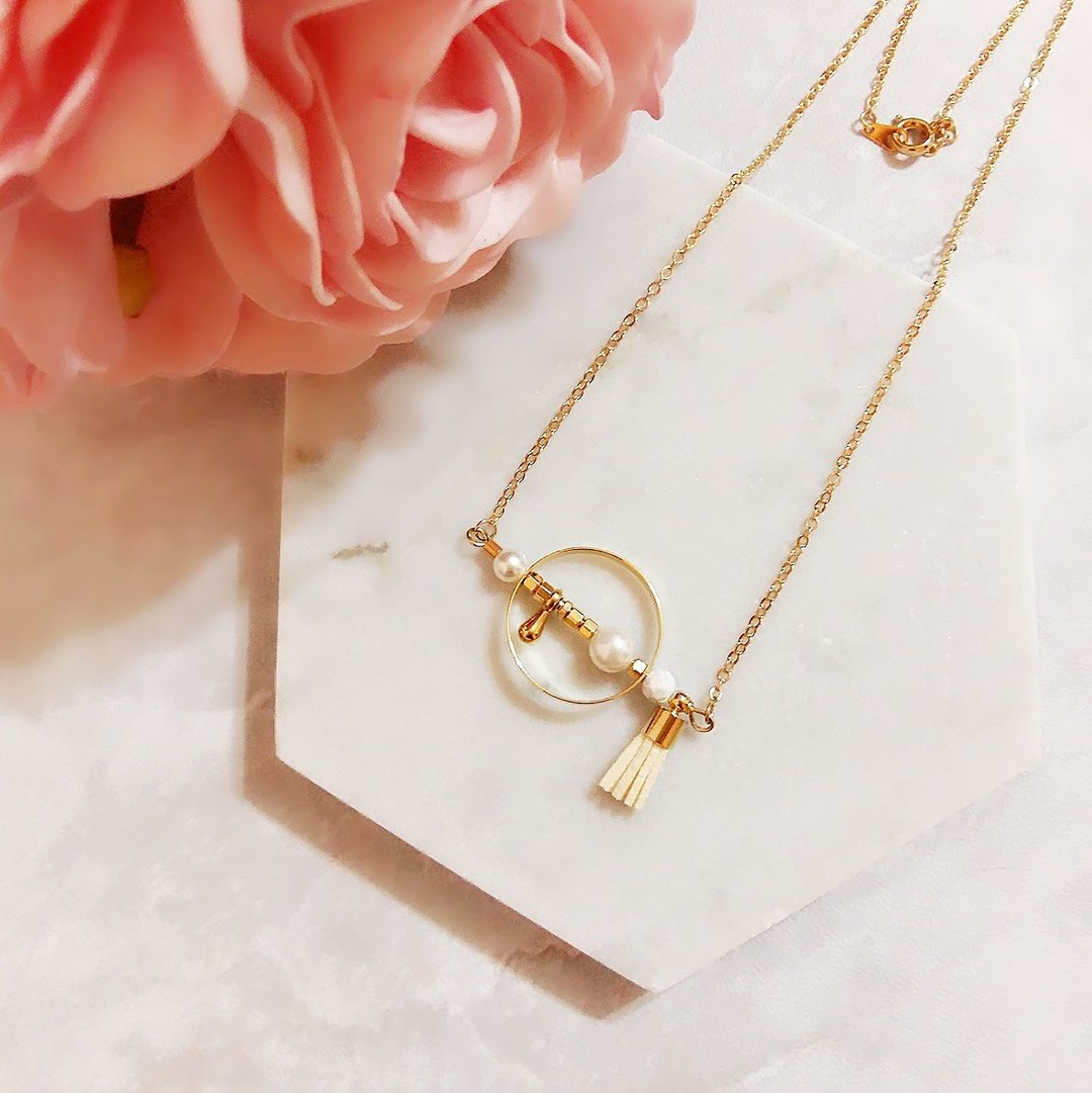 ::甜蜜邂逅系列:: 甜蜜浪漫贝壳珍珠捕梦网流苏项链 / ::Sweet Encounter Collection:: Gold Plated Mystery Rotating Planet Necklace, Pearl Beads with Tassel Dream Catcher Necklace - 项链 - 其他金属 金色