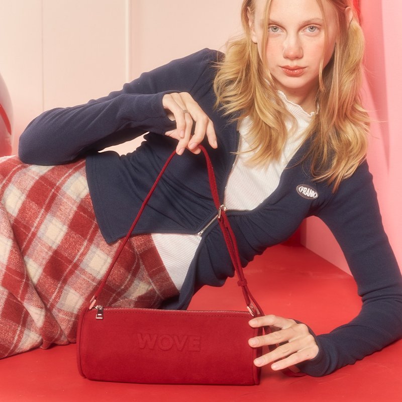 WOVE - Zoom 圆筒包，压印 Logo，绒布红，肩背包 - 手提包/手提袋 - 人造皮革 红色