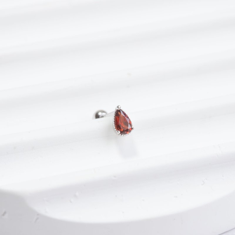石榴石925纯银水滴爪镶转珠耳环 - 耳环/耳夹 - 水晶 银色