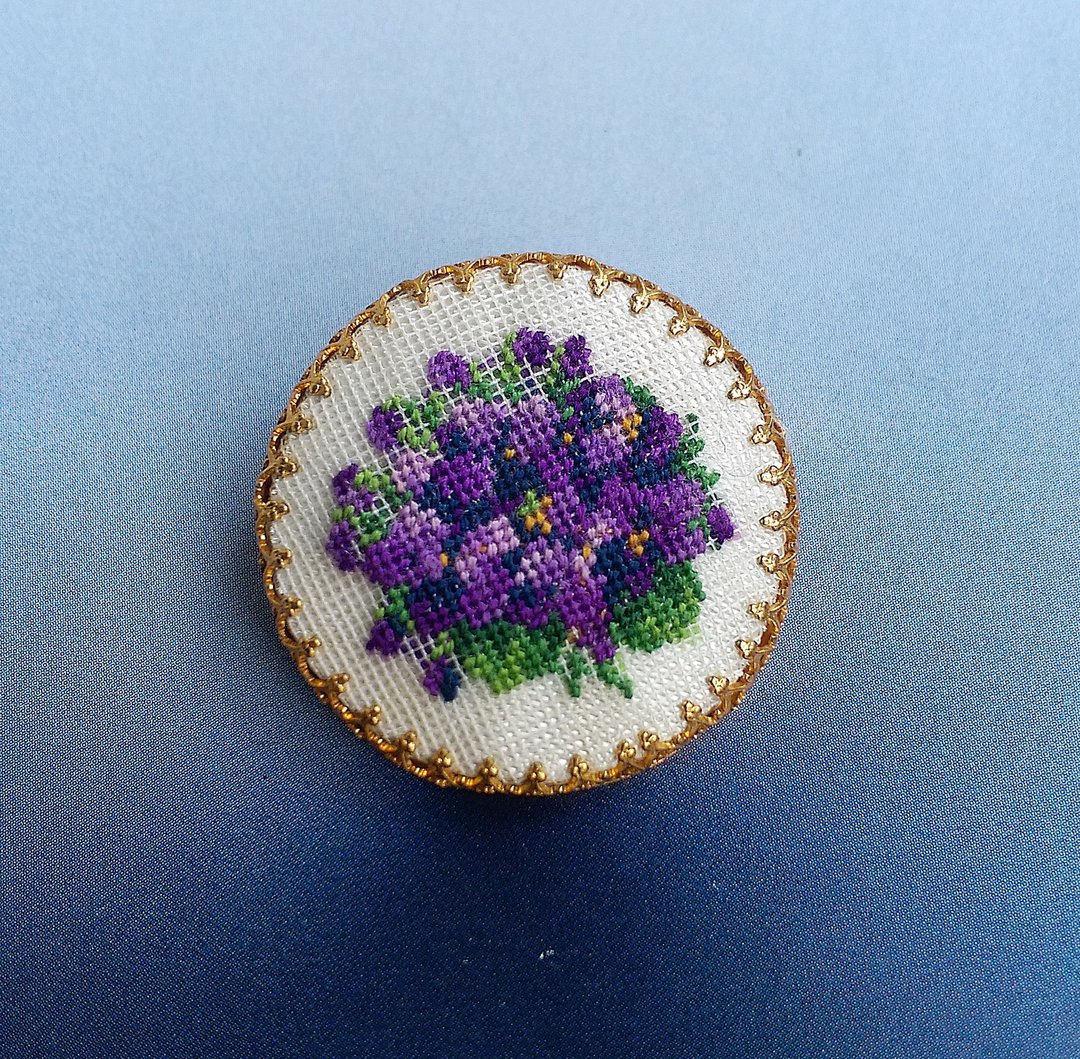 Vintage Jewelry 西洋古董饰品  优雅紫花 十字绣 别针 - 胸针 - 其他金属 金色