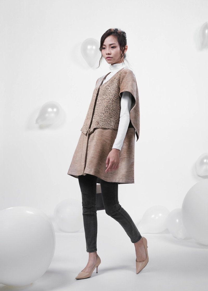多穿法造型斗篷外套－玫瑰卡其 - 女装休闲/机能外套 - 聚酯纤维 卡其色
