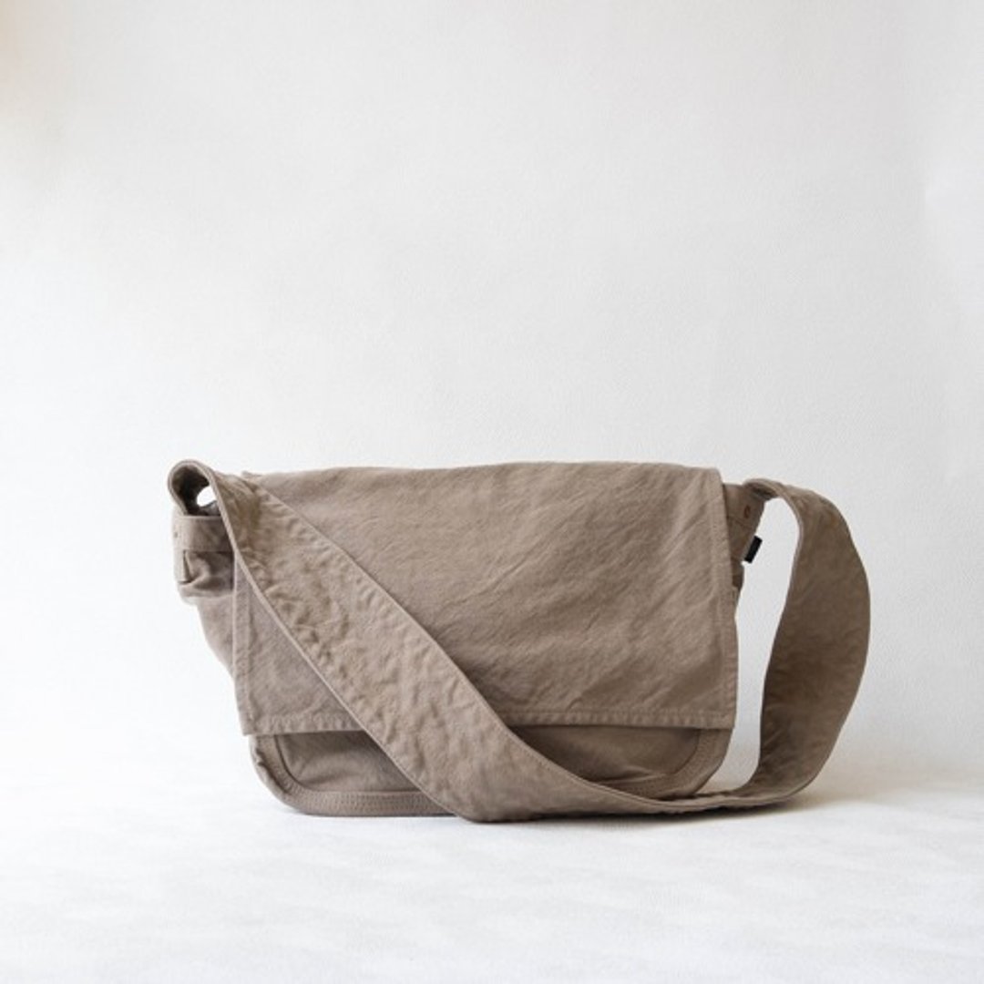 Newspaper Bag M [Beige] (VC-5M) - 侧背包/斜挎包 - 棉 咖啡色