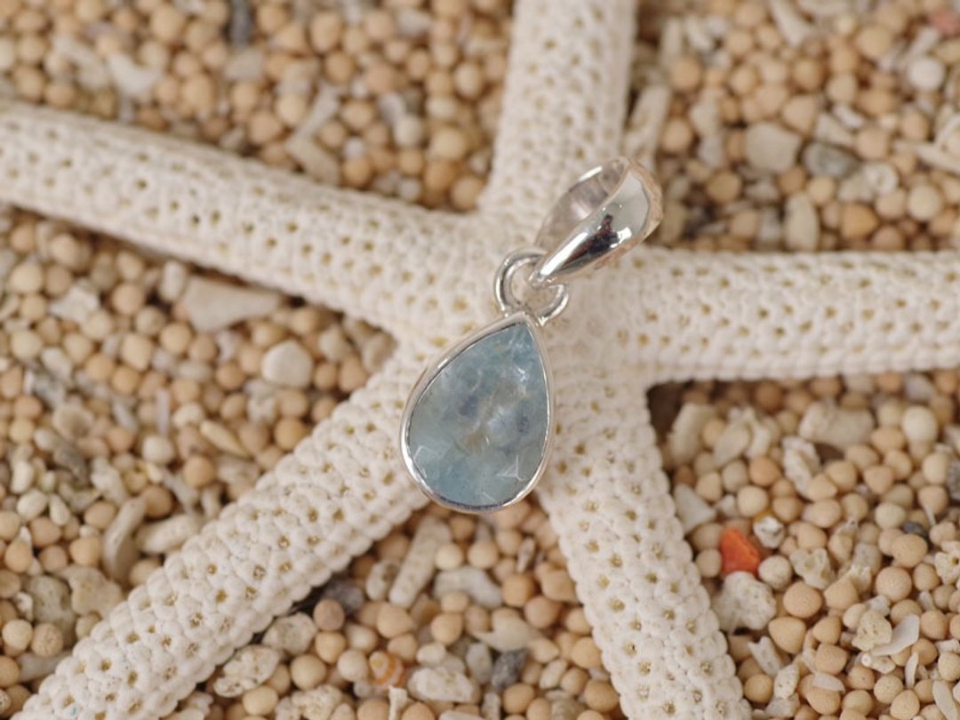 Aquamarine pendant top - 项链 - 石头 蓝色