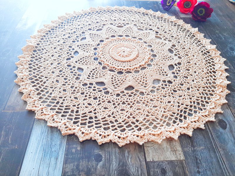 Handmade crocheted doily Lace table centerpiece Textured round doily - 其他 - 棉．麻 粉红色