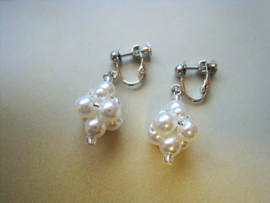 Silky Pearl Earrings / M : White Bridal* - 耳环/耳夹 - 珍珠 白色