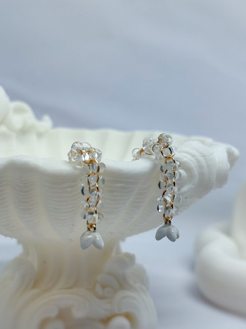 白雾花芽耳环 - 耳环/耳夹 - 玻璃 白色