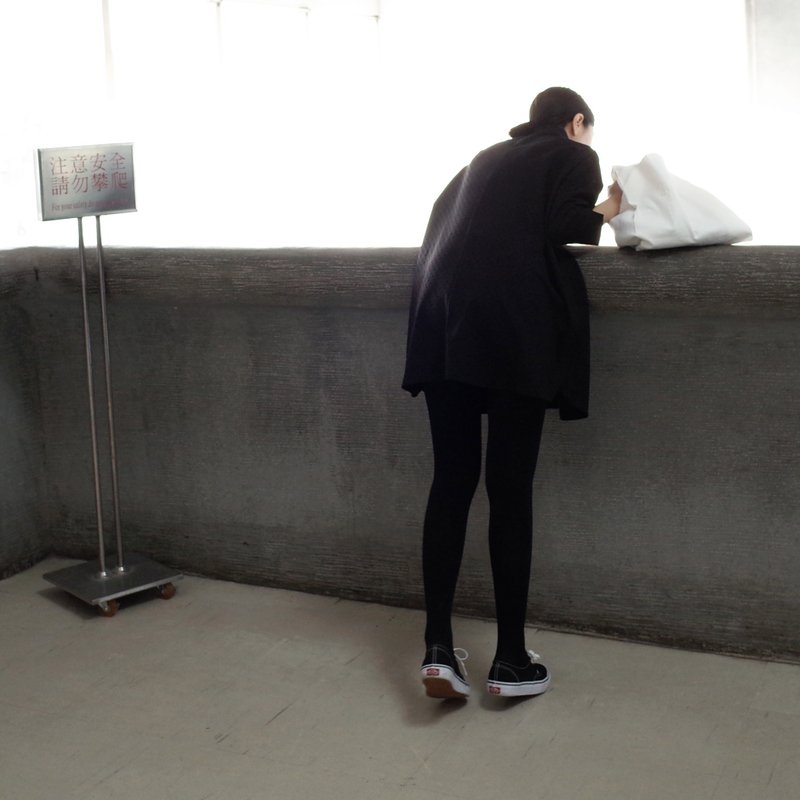 点点绒 立领短洋装 - 洋装/连衣裙 - 棉．麻 黑色