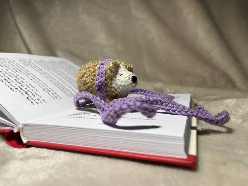 带围巾的书签刺猬。书虫可爱的礼物。刺猬配件。 - 钥匙链/钥匙包 - 棉．麻 卡其色