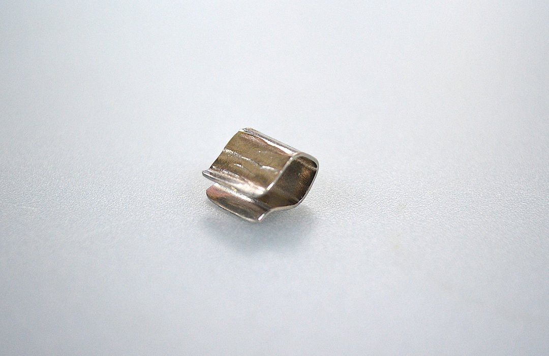Titanium ear cuff・钛金属耳骨夹・方形・槌目A - 耳环/耳夹 - 其他金属 银色