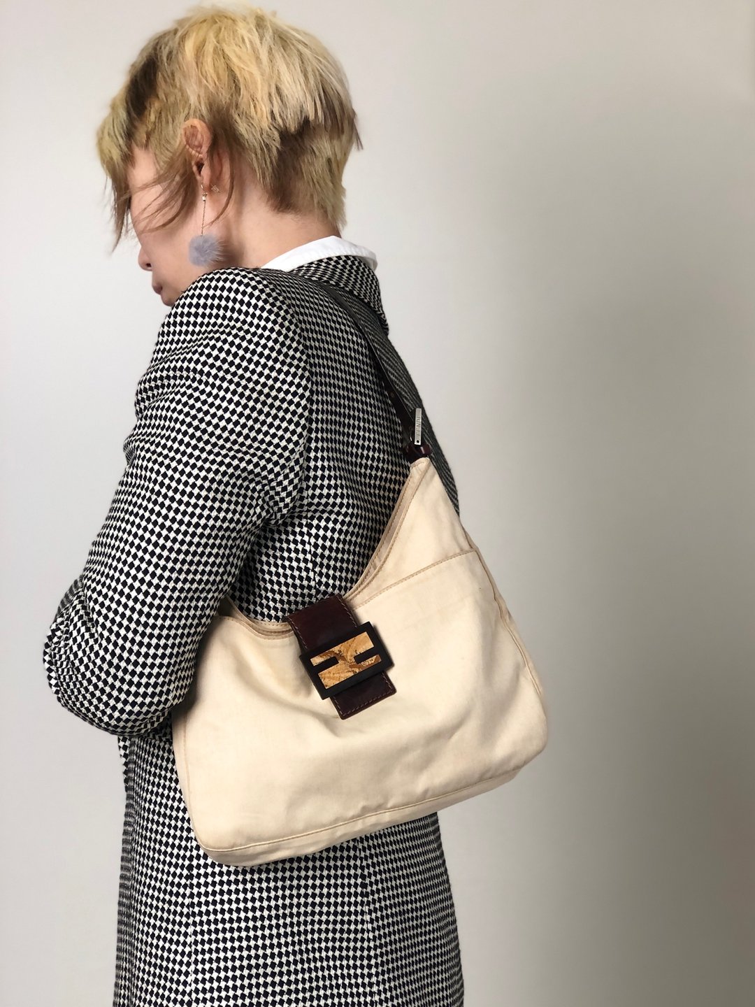 【VintageShop solo 日本直送 中古包专卖店】FENDI 芬迪 侧背包 米白色 FF Logo 帆布 腋下包 Hobo 包 c6ztd5 - 侧背包/斜挎包 - 棉 咖啡色