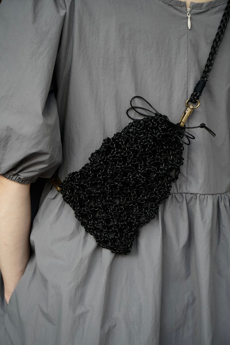 头层牛皮手工编织手机包 - 侧背包/斜挎包 - 真皮 黑色