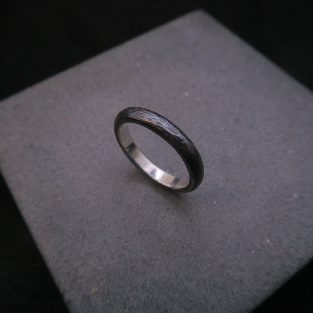 沙丘 黑 - 窄版弧面 纯银锻敲戒指 宽约3mm/厚约2mm - 对戒 - 其他金属 银色