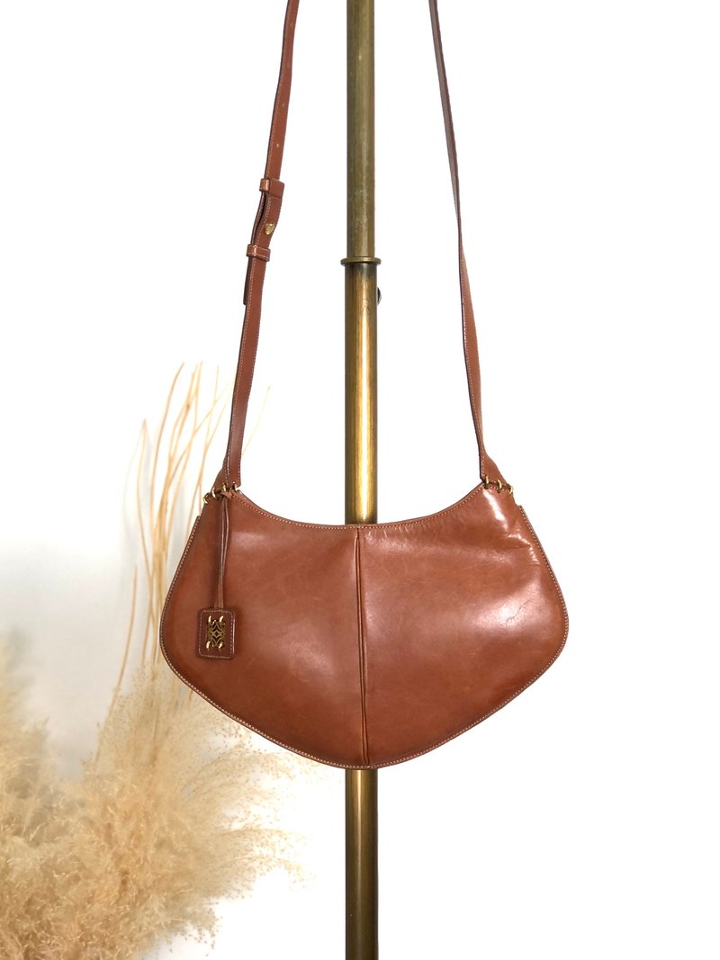 【日本直送 名牌二手包】LOEWE 罗威 侧背包 棕色 Anagram 吊饰 皮革 vintage 古董 2s7z2u - 侧背包/斜挎包 - 真皮 咖啡色