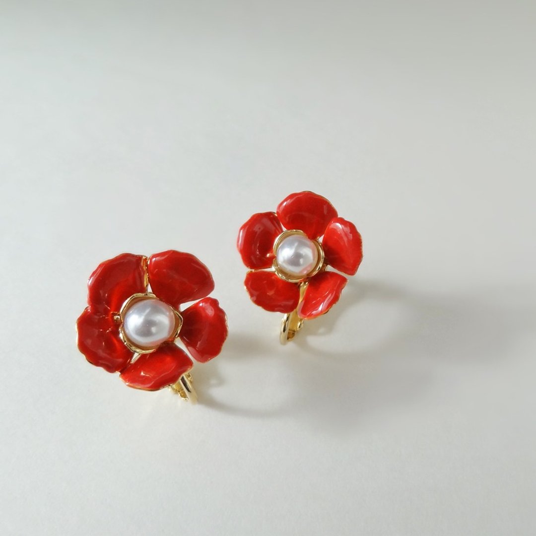 One point scarlet Earrings - 耳环/耳夹 - 其他金属 红色