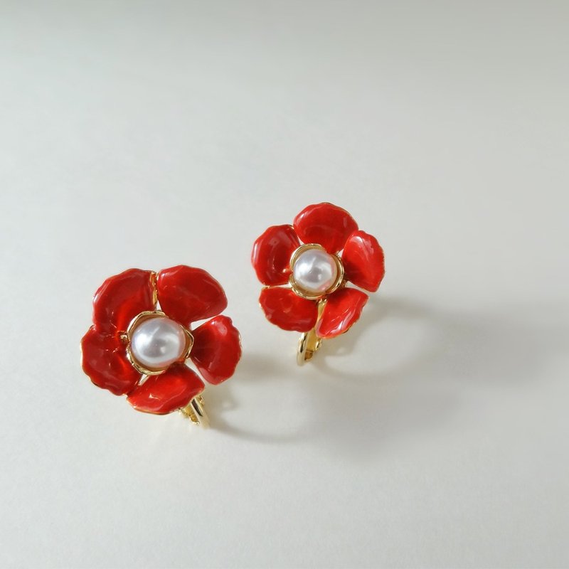One point scarlet Earrings - 耳环/耳夹 - 其他金属 红色