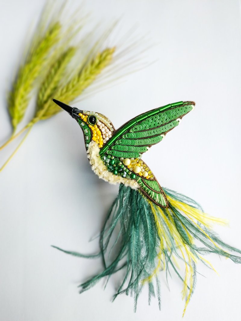 Embroidered hummingbird brooch beaded pin with ostrich feather made in Ukraine - 胸针 - 其他材质 多色