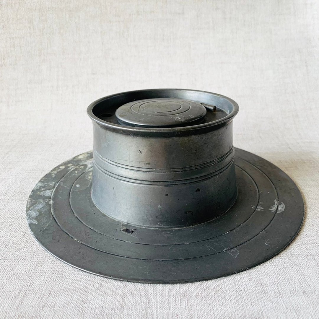 英国 早期政府办公专用墨水&沾水笔座台 沉稳 朴实 耐用 1900出品 - 笔筒/笔座 - 其他金属 银色