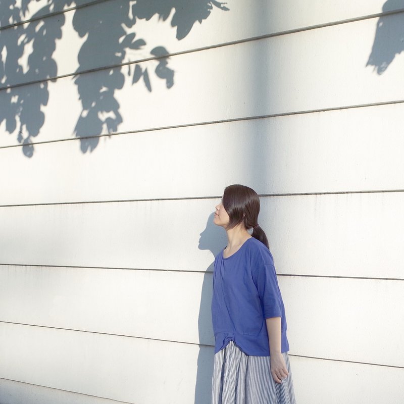 扭转下摆短上衣-亮 宝蓝 - 女装上衣 - 棉．麻 蓝色