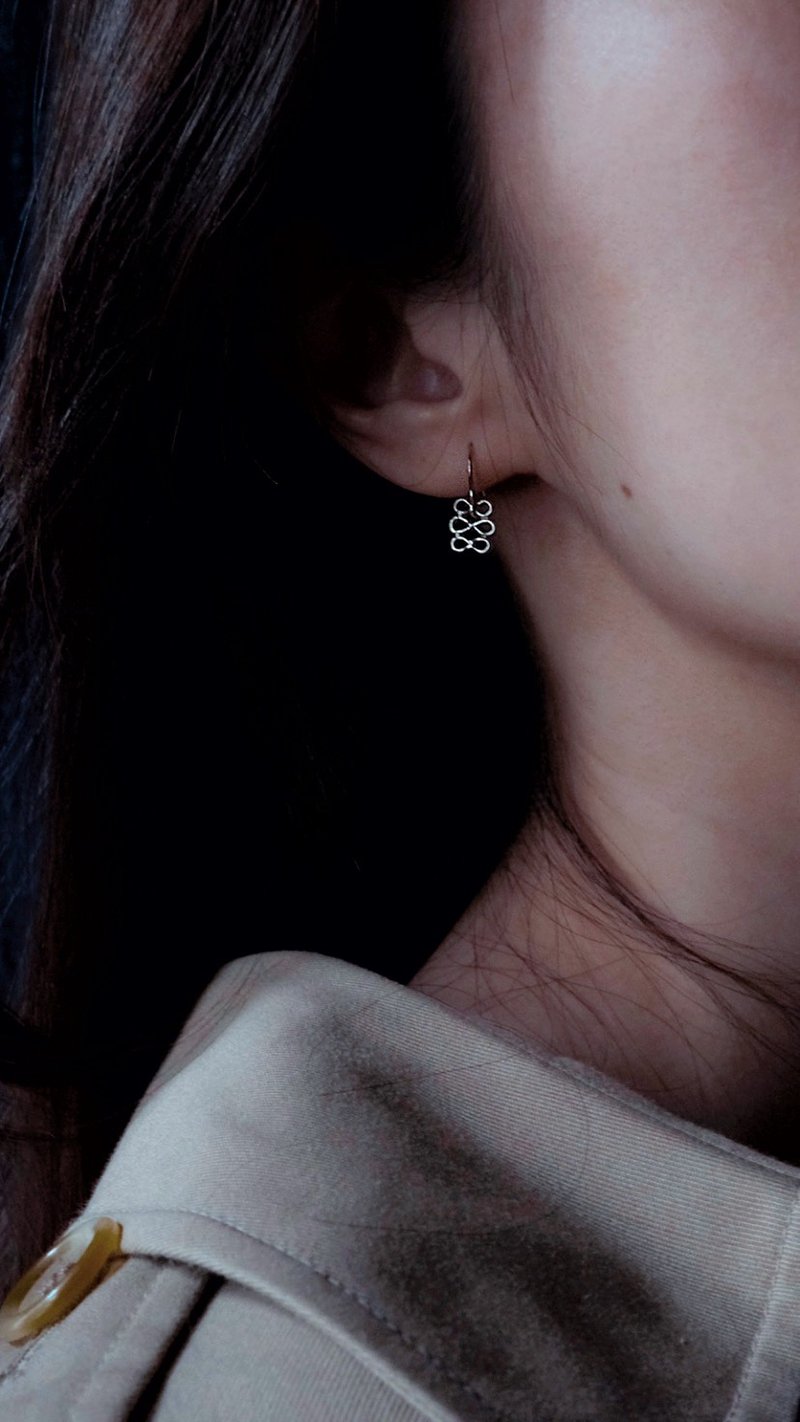 银镀白金 小花饰 极简耳环 / Moon Jasmine - 耳环/耳夹 - 纯银 