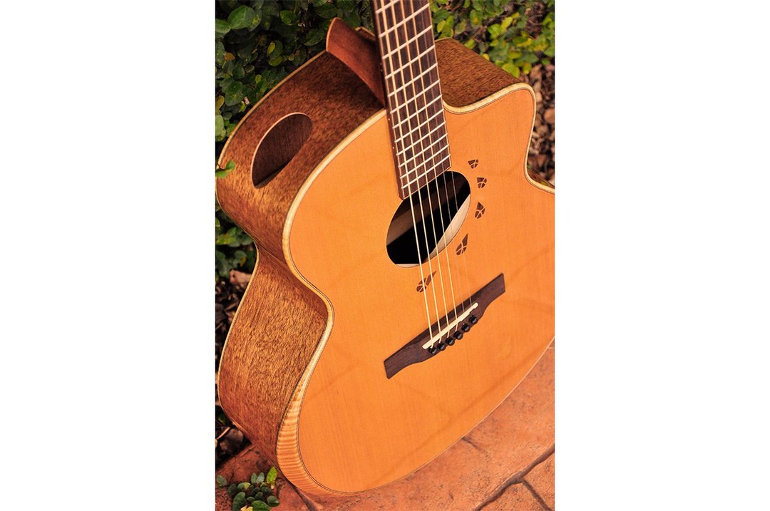 【L.Luthier】Bayou C ar 桃花心木 全单板吉他 小Jumbo桶身 扶手 - 吉他/乐器 - 木头 咖啡色