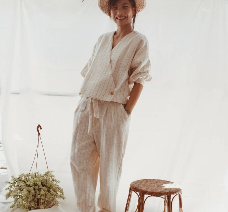 Larinn Donut Top White Light Brown Stripe - 女装上衣 - 棉．麻 白色