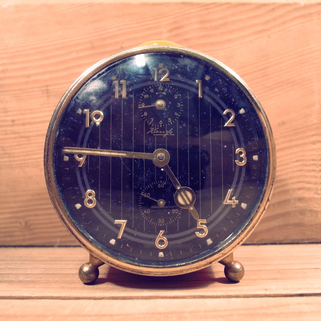 [ 老骨头 ] 早期 德国  Kienzle 金色x橘色 圆形 机械式 发条 闹钟 VINTAGE 机械钟 - 时钟/闹钟 - 其他金属 橘色