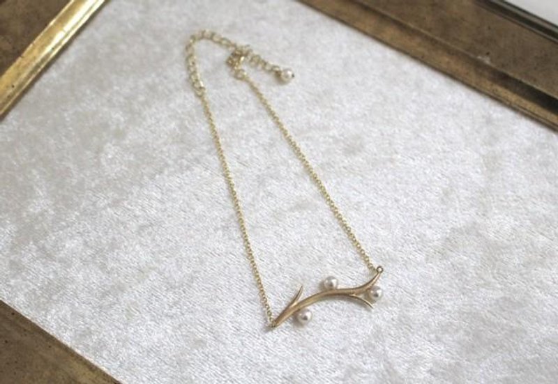 Akoya Pearl Branch Bracelet Gold Color - 手链/手环 - 其他金属 金色